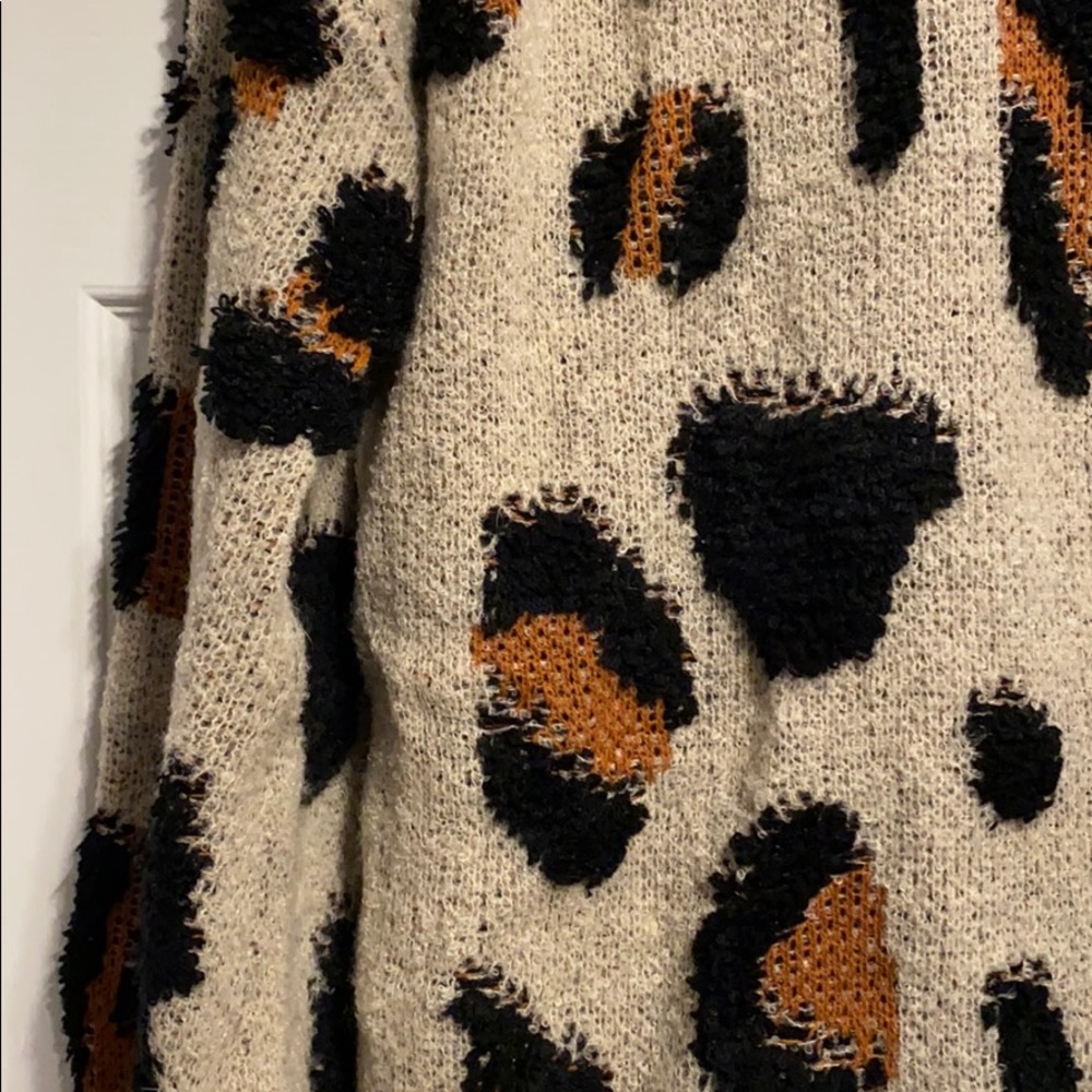 Leopard Sweater - Picture 2 of 5